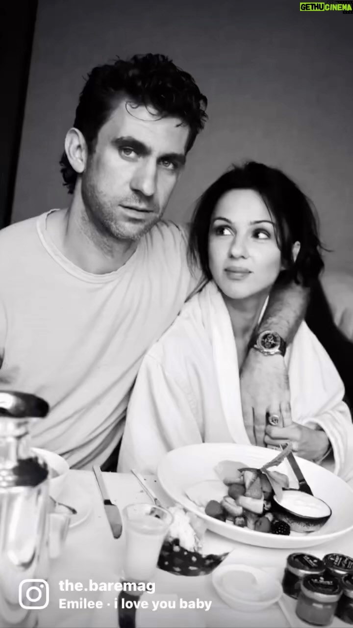 Annet Mahendru Instagram - Happy Family time from ours to yours! Exclusive Interview about our film Manifest West:: https://www.thebaremagazine.com/home/annet-mahendru-and-louie-gibson >>>>>available on all platforms 🥸 #thanksgiving