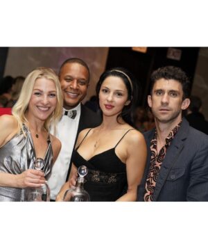 Annet Mahendru Instagram - Beautiful evening @nymovesmagazine honoring Power Women with my partner @louieggibson 🪩
