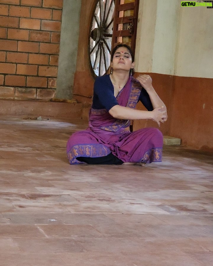 Anshul Chauhan - 9.4K Likes - Sharing glimpses of my once in a lifetime experience @natanakairali
This was the most intense yet a very liberating act.. highlight for me in my Phase2 of Navrasa Sadhana.
Rasa- Raudram
Character- Goddess Kannagi
The most beautiful part of the whole experience was that it was all very internal, all the rasas were for us to feel as deeply as we could, and not for the spectators to be felt.. n I believe when you truly and honestly feel an emotion, it’ll eventually reach others..
Forever grateful to Guru Venu G and @kapilavenu for @natanakairali 🙏❤️