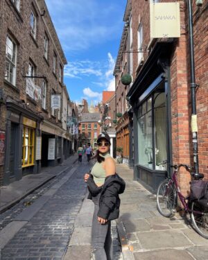 Anshul Chauhan Instagram - 🧢🧥🕶👢🏴󠁧󠁢󠁥󠁮󠁧󠁿🏰 

Such a non creative caption 🥲🤭