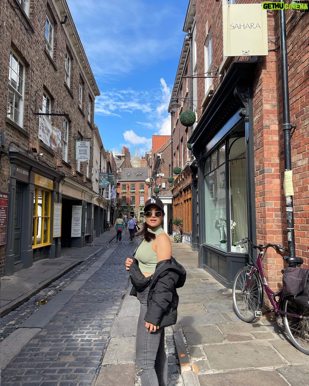 Anshul Chauhan - 10.3K Likes - 🧢🧥🕶👢🏴🏰
Such a non creative caption 🥲🤭