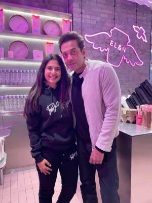 Anshul Chauhan Instagram - Absolutely in awe of Lord Bobby! 
Just saw the Animal Trailer and oh my God so looking forward to watch the movie on 1st December! 

The picture is from last year when I bumped into him at a cafe in London, n introduced myself that we both are in the same project although never had any scenes together.. but what a beautiful co-incidence 🫶