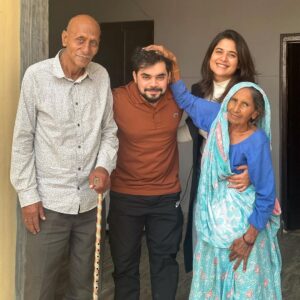 Anshul Chauhan Instagram - Meet my Nana ji, Nani ji 🫶
My permanent summer holidays vacation destination. So proud of where I come from, so proud of them ♥️ forever grateful to them and their Sanskar 🥰♥️