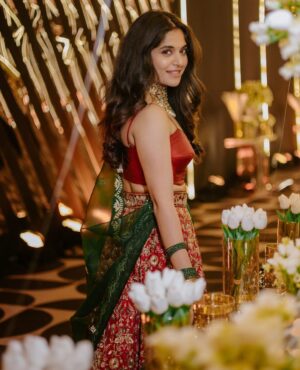 Anshul Chauhan Instagram - Hey there 💛💚

💎: @shriharidiagems.anirudh
MUA: @nitutamang143