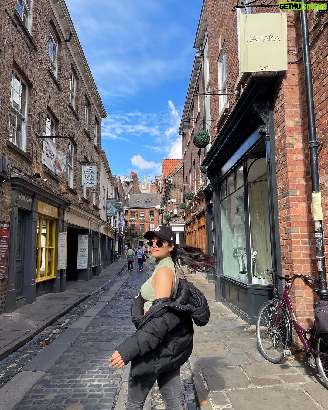 Anshul Chauhan - 10.3K Likes - 🧢🧥🕶👢🏴🏰
Such a non creative caption 🥲🤭