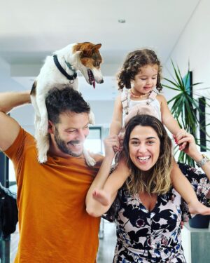 António Camelier Instagram - Quando o amor se multiplica, a cumplicidade floresce em todas as direções ❤️👩‍👦 🐶 

#família 

📸 @vanda_gameiro
