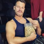 António Camelier Instagram - Vai um 🥜 ? 📸 @ana_landum ✂️ @juniorbandeirabairroalto Teatroesfera