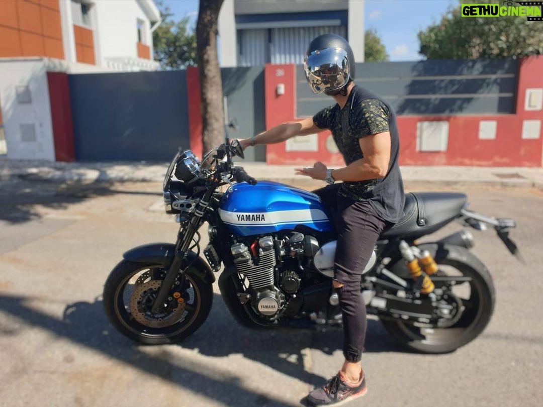 António Camelier Instagram - Dias assim é para aproveitar! ☀️ 🏍️