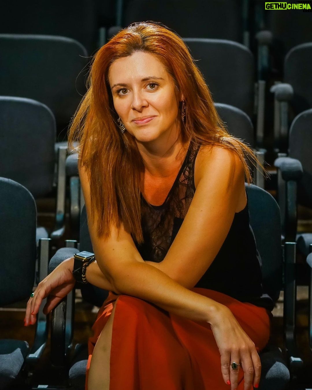 António Camelier Instagram - Os ensaios começaram esta semana e estou muito feliz por fazer parte deste grupo incrível! 🎭 "A Companhia", da autoria e encenação da fantástica @mafalda.santos.oficial tem data marcada para 27 de outubro no @teatroesfera_oficial. Mal posso esperar para partilhar esta experiência convosco! ❤️🎭 #Teatro #ACompanhia Teatroesfera