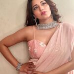 Antara Biswas Instagram – Saare Right Profiles 😀🤷‍♀️… Just Noticed… 

📸: @deepakpathak663