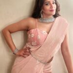 Antara Biswas Instagram – Saare Right Profiles 😀🤷‍♀️… Just Noticed… 

📸: @deepakpathak663