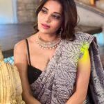Antara Biswas Instagram - You Kinda Owe It To Yourself To Do All The Things You’ve Dreamed 🧿🙏🤷‍♀️…. #laalbanarasi from #tonight at 8pm … 🙏 📸: @deepakpathak663
