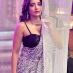 Antara Biswas Instagram - You Kinda Owe It To Yourself To Do All The Things You’ve Dreamed 🧿🙏🤷‍♀️…. #laalbanarasi from #tonight at 8pm … 🙏 📸: @deepakpathak663