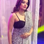 Antara Biswas Instagram - You Kinda Owe It To Yourself To Do All The Things You’ve Dreamed 🧿🙏🤷‍♀️…. #laalbanarasi from #tonight at 8pm … 🙏 📸: @deepakpathak663