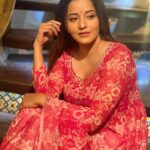 Antara Biswas Instagram - Wear Your Makeup And Slay The Day ❤️ Outfit: @beatitude_stories 📸: @deepakpathak663