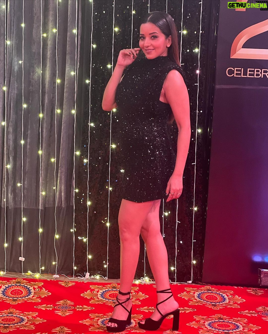 Antara Biswas Instagram - About Last Night … At The 23rd #ITA AWARDS …. #aboutlastnight #whatanight #redcarpet #awards #night #actorslife #happy Mua: @sachinmakeupartist1 Hairstyling: @shab_qureshi786 📸 : @deepakpathak663 Managed by: @riyashhh269 Outfit & Footwear: @zara Earrings: @hm Film City