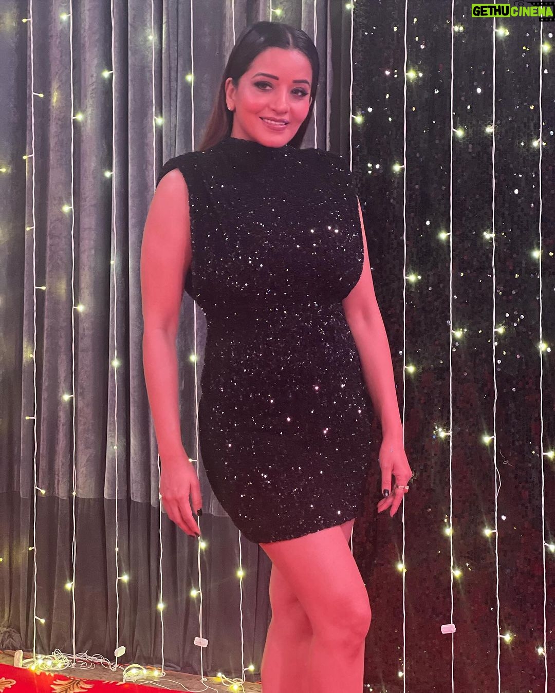 Antara Biswas Instagram - About Last Night … At The 23rd #ITA AWARDS …. #aboutlastnight #whatanight #redcarpet #awards #night #actorslife #happy Mua: @sachinmakeupartist1 Hairstyling: @shab_qureshi786 📸 : @deepakpathak663 Managed by: @riyashhh269 Outfit & Footwear: @zara Earrings: @hm Film City