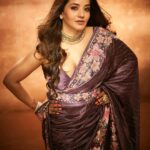 Antara Biswas Instagram - Happy Dhanteras 💰… #shubh #dhanteras #saree #fashion #kasheedaasarees #indian #sareelover #monalisa #brand #assosiation #blessed Mua: @sachinmakeupartist1 Hairstyling: @shab_qureshi786 Assisted by : @deepakpathak663 Managed by: @riyashhh269