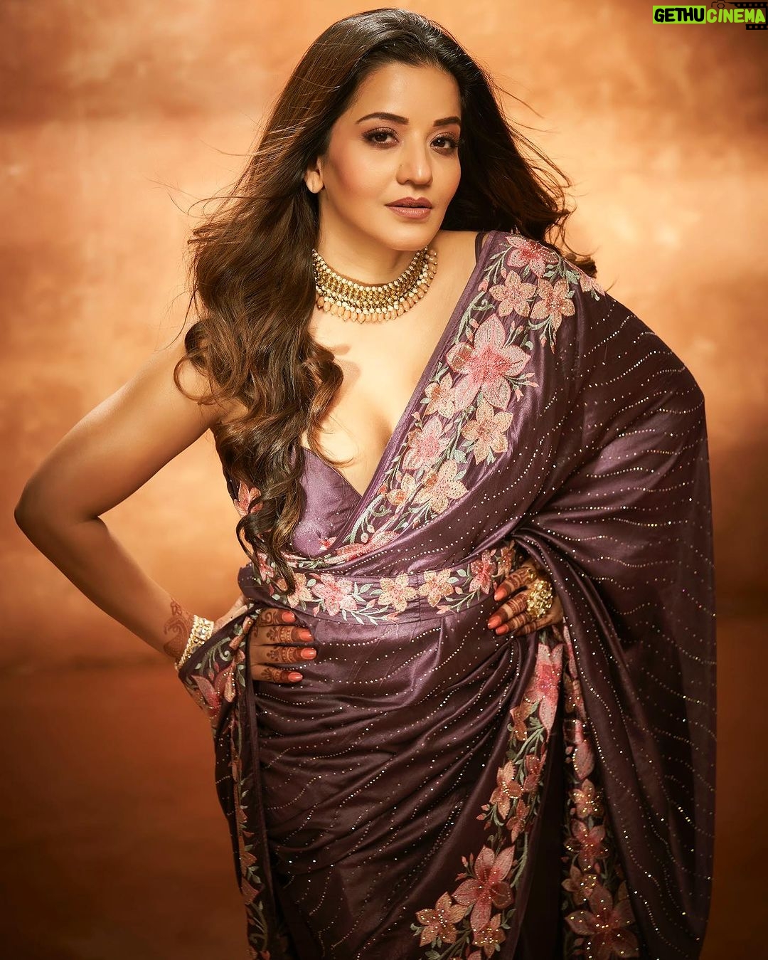 Antara Biswas Instagram - Happy Dhanteras 💰… #shubh #dhanteras #saree #fashion #kasheedaasarees #indian #sareelover #monalisa #brand #assosiation #blessed Mua: @sachinmakeupartist1 Hairstyling: @shab_qureshi786 Assisted by : @deepakpathak663 Managed by: @riyashhh269