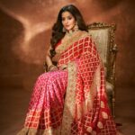 Antara Biswas Instagram - Chhath Puja ki Dher Saari Shubhkamnayein 🙏🙏🙏 #chhathpuja #2023 #kasheedasarees Mua: @sachinmakeupartist1 Hairstyling: @shab_qureshi786 Assisted by: @deepakpathak663 Managed by: @riyashhh269