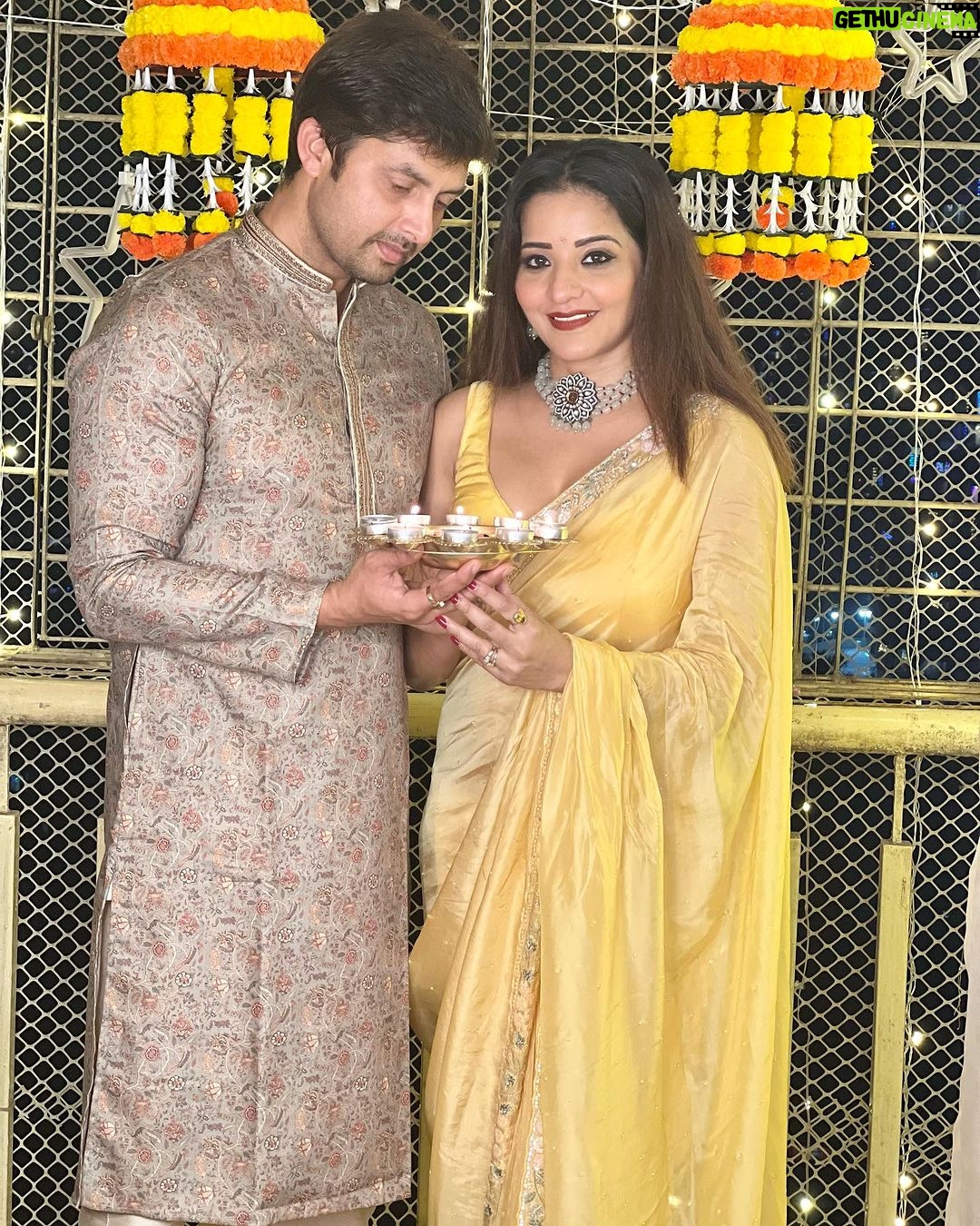 Antara Biswas Instagram - Happy Diwali 🪔… our Lovely Friends and To Your Family ❤️❤️… #happydiwali #2023 #indian #festival #happykalipujo #godbless #us #thankyou #prayers #goodhealth #love #happiness #blessings SareeLove : @rashmi_aaryaa 📸: @deepakpathak663 Home Sweet Home