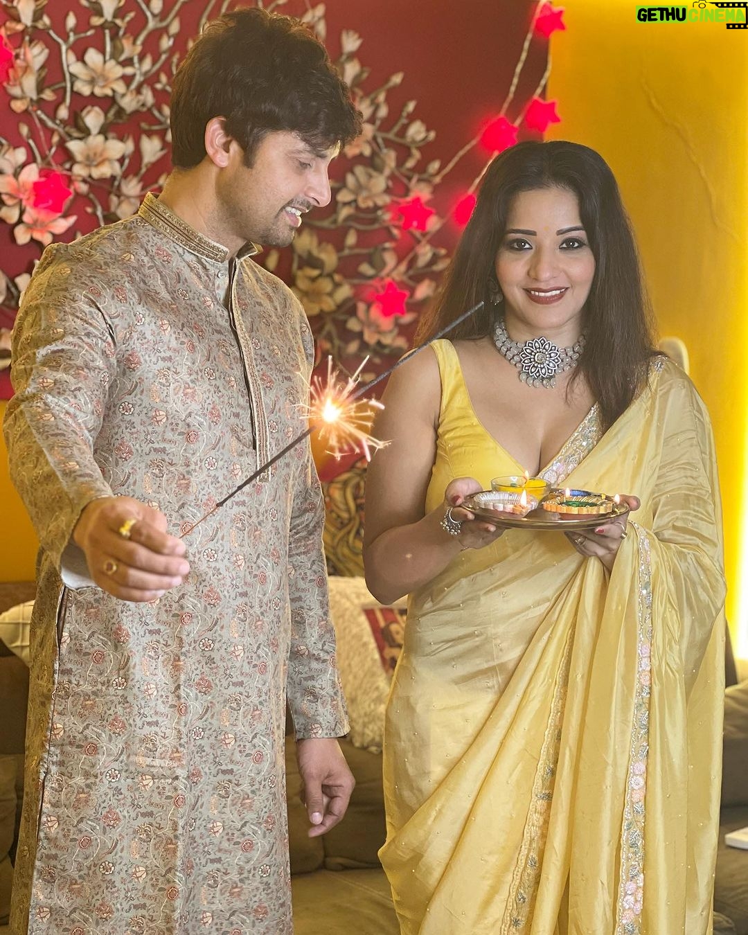 Antara Biswas Instagram - Happy Diwali 🪔… our Lovely Friends and To Your Family ❤️❤️… #happydiwali #2023 #indian #festival #happykalipujo #godbless #us #thankyou #prayers #goodhealth #love #happiness #blessings SareeLove : @rashmi_aaryaa 📸: @deepakpathak663 Home Sweet Home
