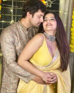 Antara Biswas Instagram - Happy Diwali 🪔… our Lovely Friends and To Your Family ❤️❤️… #happydiwali #2023 #indian #festival #happykalipujo #godbless #us #thankyou #prayers #goodhealth #love #happiness #blessings SareeLove : @rashmi_aaryaa 📸: @deepakpathak663 Home Sweet Home