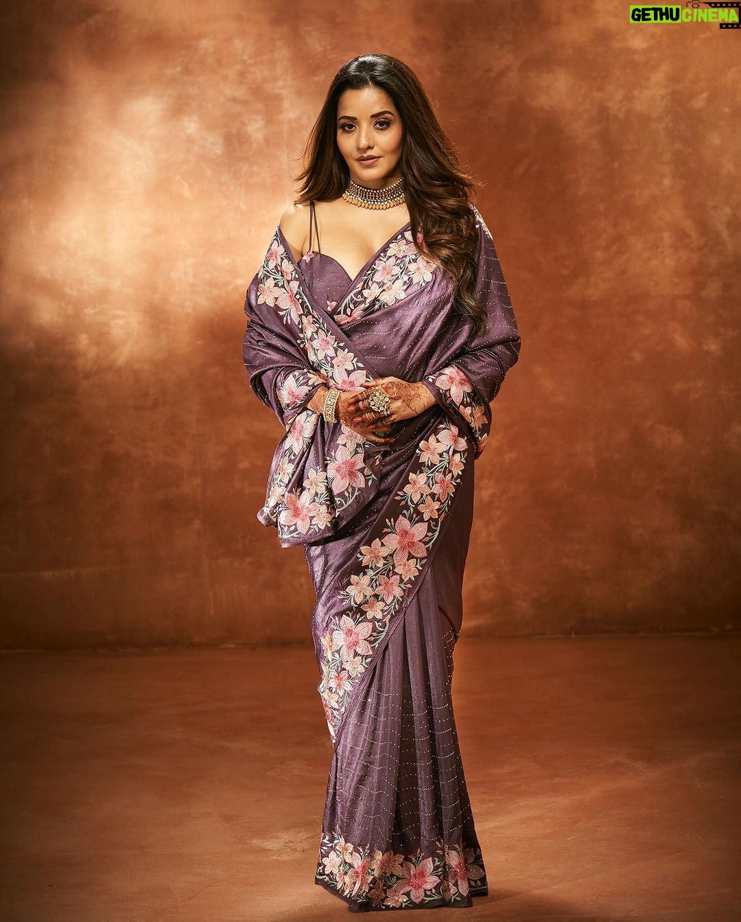 Antara Biswas Instagram - Happy Dhanteras 💰… #shubh #dhanteras #saree #fashion #kasheedaasarees #indian #sareelover #monalisa #brand #assosiation #blessed Mua: @sachinmakeupartist1 Hairstyling: @shab_qureshi786 Assisted by : @deepakpathak663 Managed by: @riyashhh269