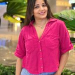 Antara Biswas Instagram - Mandatory Airport Posts ✈️ #travel #work #happy #airportdiaries #selflove #poser Photo: @deepakpathak663