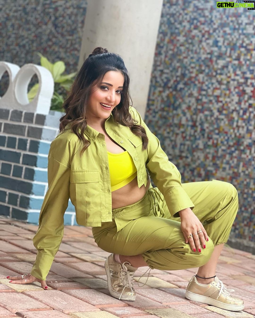Antara Biswas Instagram - #2024 Seems To Be An Experiencing New Year To Me… As I Am Doing All New Things… So Here I Am To Judge “MR AND MISS EUPHORIA “…. 🥰🥰… #newyear #newexperience #newme #thankyou Mua: @sumitsenapati5558 Hairstyling: @shab_qureshi786 📸: @deepakpathak663 Managed By: @riyashhh269 Pillai's HOC College of Engineering & Technology, Rasayani