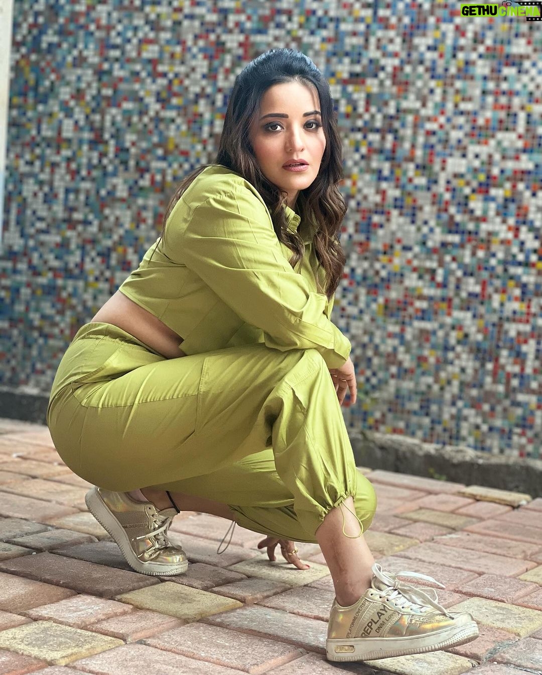 Antara Biswas Instagram - #2024 Seems To Be An Experiencing New Year To Me… As I Am Doing All New Things… So Here I Am To Judge “MR AND MISS EUPHORIA “…. 🥰🥰… #newyear #newexperience #newme #thankyou Mua: @sumitsenapati5558 Hairstyling: @shab_qureshi786 📸: @deepakpathak663 Managed By: @riyashhh269 Pillai's HOC College of Engineering & Technology, Rasayani