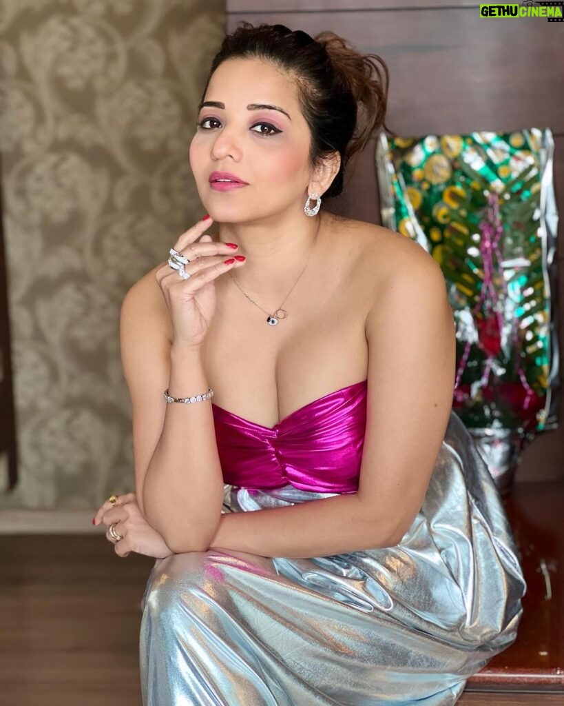 Antara Biswas Instagram - Always Dress 👗 Like You’re Going Somewhere Better … ❤️💋 #style #outfit #pose #confident Outfit: @wabisabistyl Jewelleries: @houseofjskjewels Hairstyling: @shab_qureshi786 📸: @deepakpathak663