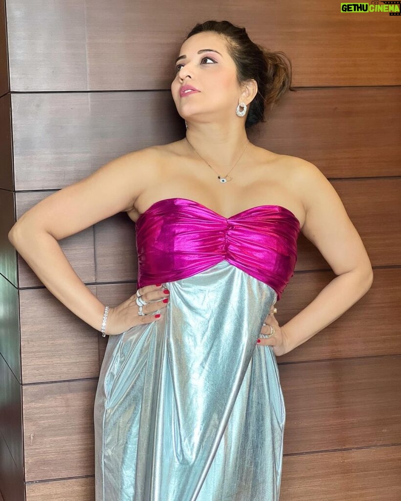 Antara Biswas Instagram - Always Dress 👗 Like You’re Going Somewhere Better … ❤💋 #style #outfit #pose #confident Outfit: @wabisabistyl Jewelleries: @houseofjskjewels Hairstyling: @shab_qureshi786 📸: @deepakpathak663