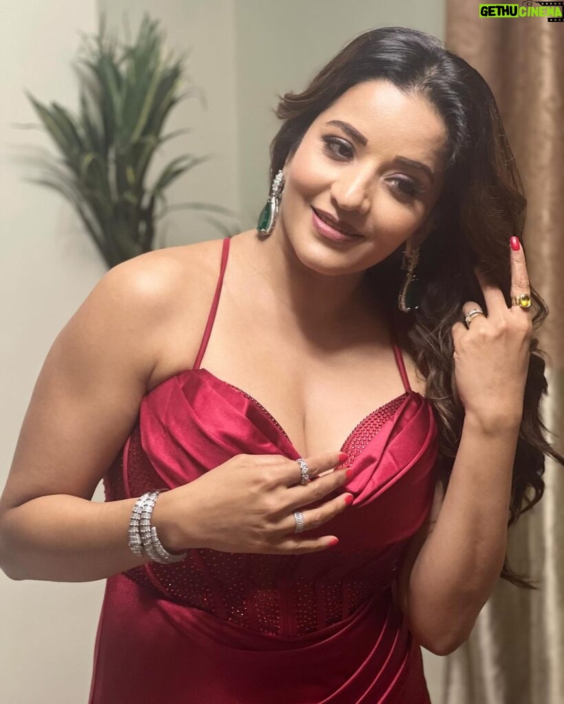 Antara Biswas Instagram - Captivating Hearts 💕 With My Glamorous Charm ❤❤❤… Last Night At The #filamchibhojpurimusicawards … #aboutlastnight #glamnglitz Outfit: By Me Jewelleries: @houseofjskjewels Mua: @sachinmakeupartist1 Hairstyling: @shab_qureshi786 Assisted by: @deepakpathak663 Managed by: @riyashhh269 Patna, India