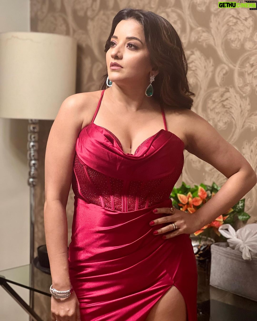 Antara Biswas Instagram - Captivating Hearts 💕 With My Glamorous Charm ❤️❤️❤️… Last Night At The #filamchibhojpurimusicawards … #aboutlastnight #glamnglitz Outfit: By Me Jewelleries: @houseofjskjewels Mua: @sachinmakeupartist1 Hairstyling: @shab_qureshi786 Assisted by: @deepakpathak663 Managed by: @riyashhh269 Patna, India
