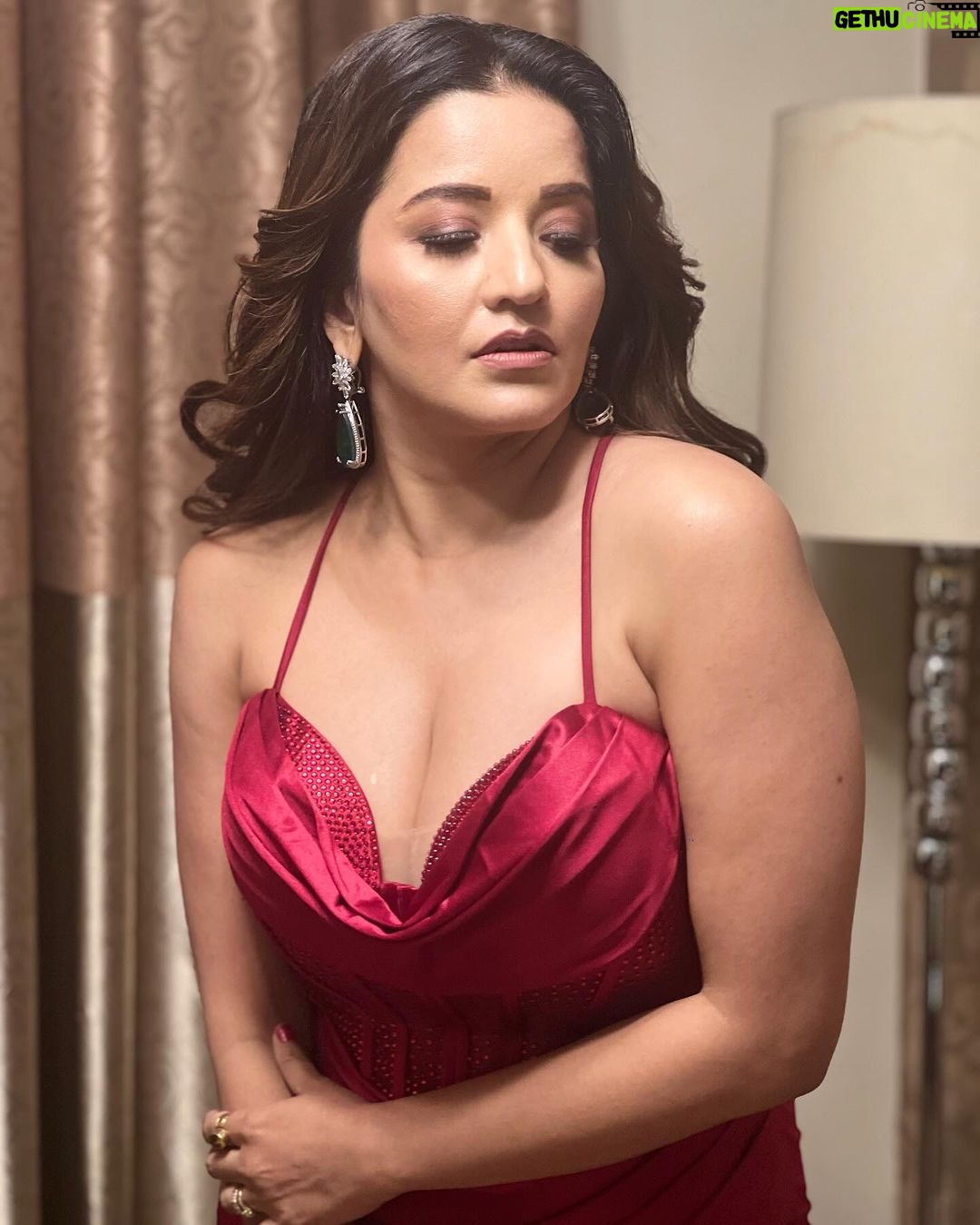 Antara Biswas Instagram - Captivating Hearts 💕 With My Glamorous Charm ❤️❤️❤️… Last Night At The #filamchibhojpurimusicawards … #aboutlastnight #glamnglitz Outfit: By Me Jewelleries: @houseofjskjewels Mua: @sachinmakeupartist1 Hairstyling: @shab_qureshi786 Assisted by: @deepakpathak663 Managed by: @riyashhh269 Patna, India