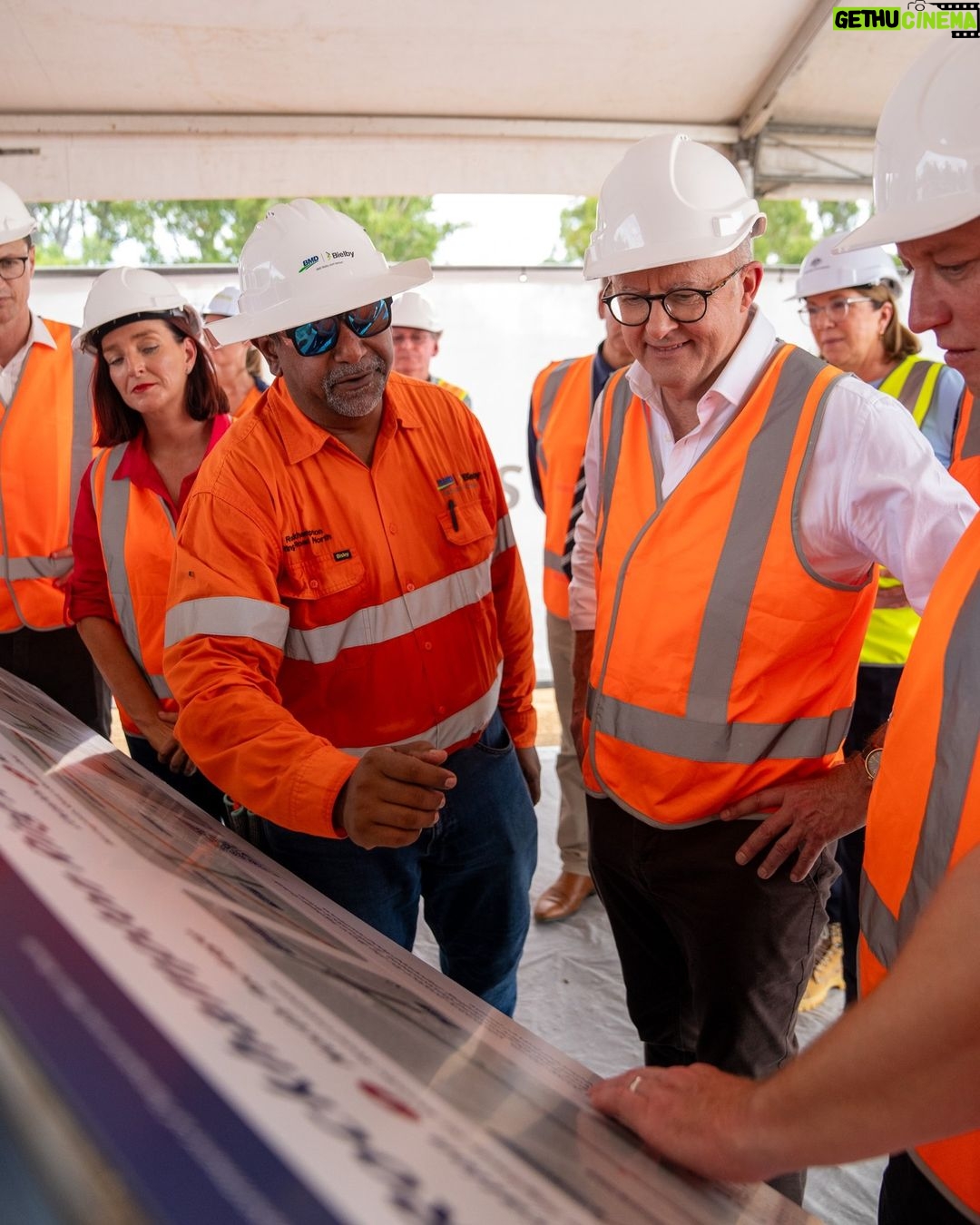 Anthony Albanese Instagram - We started planning this road when I was Infrastructure Minister, but a decade of the Liberals stopped it from moving ahead. My government is finally making the Rocky Ring Road a reality. Projects like this get people home sooner and safer, create local jobs, and we’re proud to be getting them done. — With: @stevenmilesmp, @catherine_kingmp, @bartmellishmp, @brittanylauga, @barryorourkemp, @tonywilliams Rockhampton, Queensland