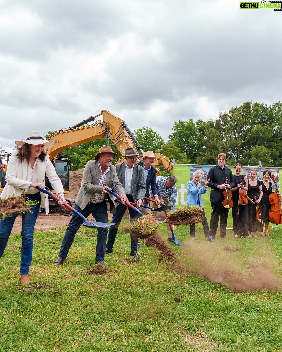 Anthony Albanese Instagram - All Australians, regardless of where they live, should have the opportunity to enjoy music and the performing arts. Today we kicked off construction of the new Orange Regional Conservatorium and Planetarium. I’m so proud our government is helping to deliver this world-class cultural hub for the region. It’s is what my government is all about - working with state and local governments to get good things done for communities like Orange. —— With Andrew Gee and @sendeborahoneill Orange, New South Wales