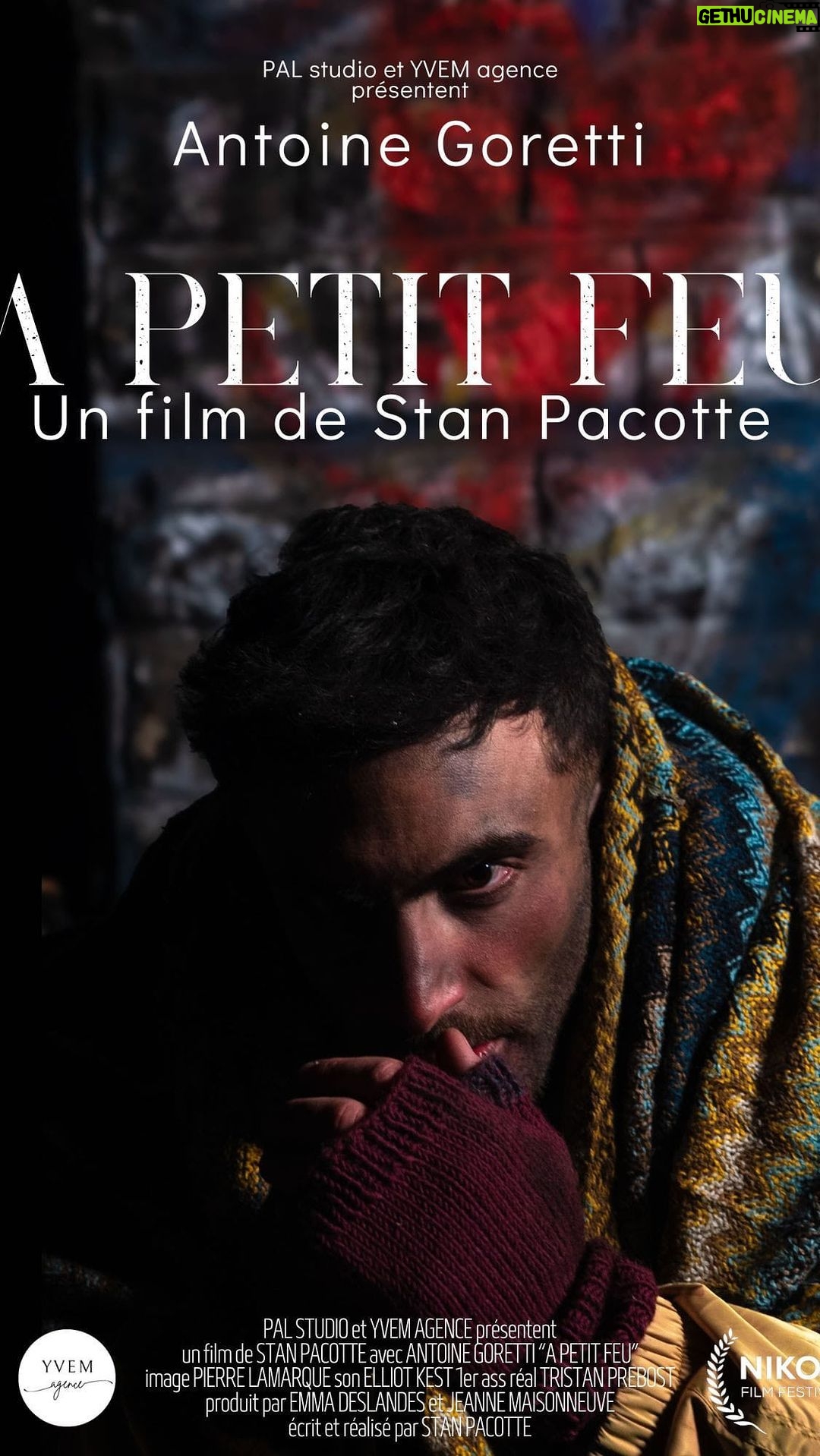 Antoine Goretti Instagram - Je débute dans cette carrière d’acteur et j’aime faire plein de projets pour apprendre le métier. C’est prenant émotionnellement et une remise en question perpétuelle. À l’occasion du @nikonfilmfestival sur le thème du feu 🔥 cette année, nous avons produit le film « À petit feu » & nous avons besoin de votre soutien 🫶🏼 Synopsis : Lucien est le dernier homme sur terre et il raconte son histoire à des personnes réelles ou seulement dans son imagination ? Il suffit de vous inscrire sur le site Nikonfilmfestival dans ma story et voter pour nous, commenter car vos avis nous intéressent. Je mets le lien du film dans ma story et je vous remercie de tout cœur pour votre soutien ✨🙏🏼 Paris, France