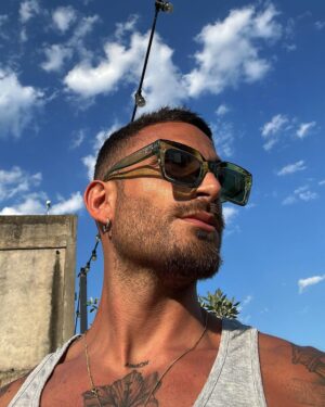 Antoine Goretti Instagram - Selfish love 🩵