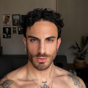 Antoine Goretti Instagram - Selfish love 🩵