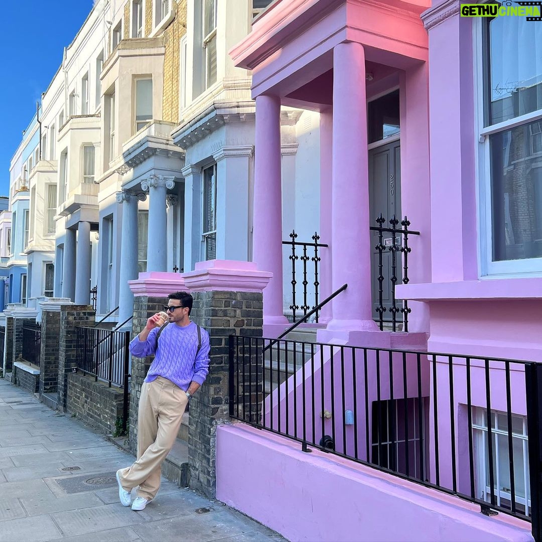 Antoine Goretti Instagram - Velvet tuesday 🌸 Notting Hill