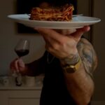 Antoine Goretti Instagram - Italian food lover 🤌🏽🇮🇹 Mon plat préféré, celui de mon enfance, tu l’auras compris. C’est quoi le tien ? Tu peux le mettre en commentaire ❤️‍🔥 Paris, France