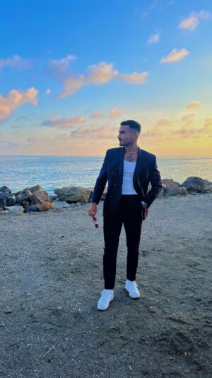 Antoine Goretti Instagram - 🩵