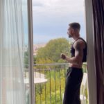 Antoine Goretti Instagram - Real man can wear whatever the f*ck he want. Don’t be afraid to be in touch with your feminine side, it’s your best side ✌🏼 It’s just @aboutyou_fr & you 🤍 (Ce reel n’est pas un partenariat rémunéré)