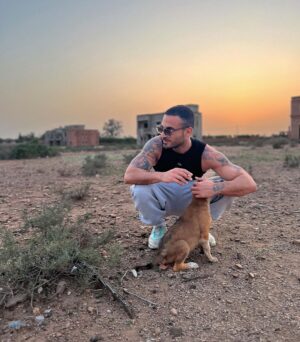 Antoine Goretti Instagram - J’ai toujours pensé être humain mais je préfère être un animal, ils ont plus de coeur que nous.