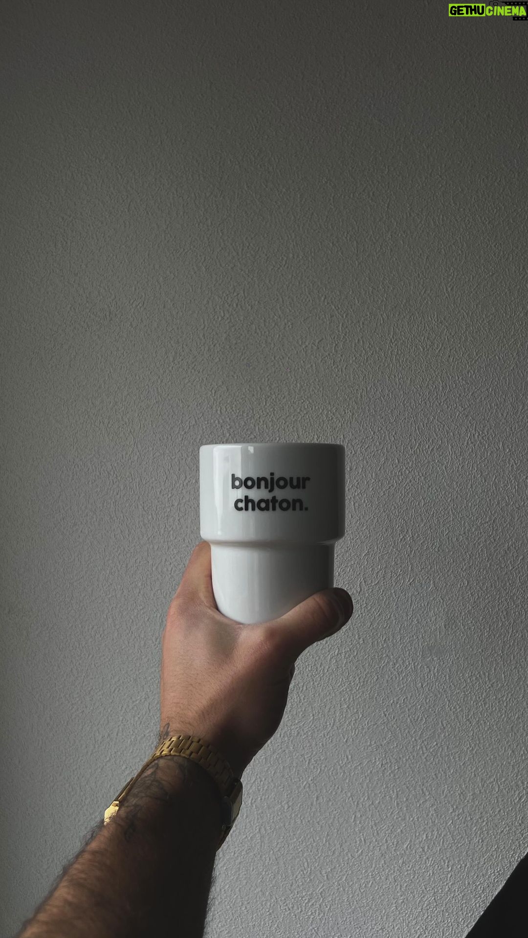 Antoine Goretti Instagram - Cette semaine ce n’est pas un bilan mais une réflexion poétique sur la mélancolie de la vie ✨ Chaque dimanche, comme une sorte de thérapie, je prends du plaisir à écrire ces micros instants de poésie et c’est vrai que ces posts sont souvent dans des émotions dites « négatives » mais soyons honnêtes, on aime ces émotions même si c’est difficile de s’en rendre compte car nous les avons tous vécu. Ce n’est pas pour rien que les chansons qui nous parlent le plus sont les chansons tristes 🫶🏼 Paris, France