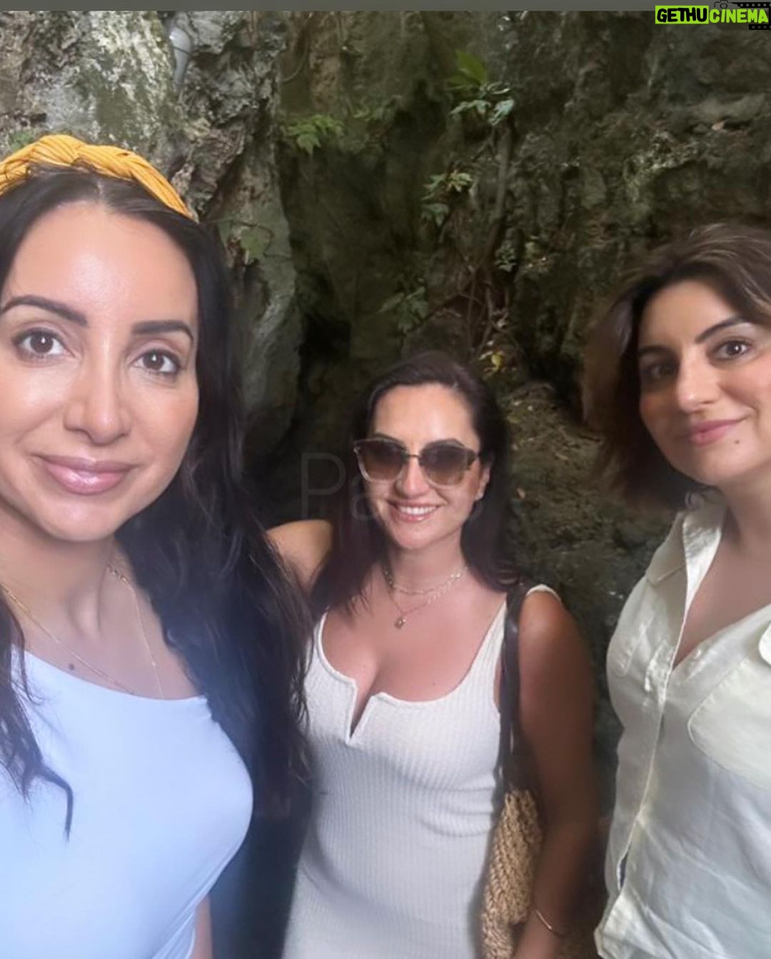 Antoinette Lattouf Instagram - Still laughing and 3 sisters left standing. Pandang Pandang Beach