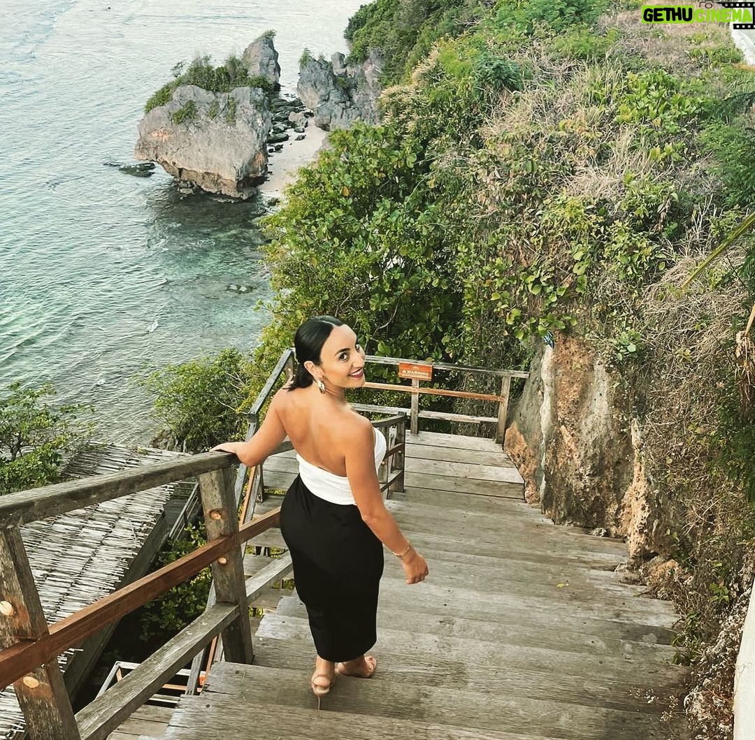 Antoinette Lattouf Instagram - And then there were four! Ulu Cliffhouse
