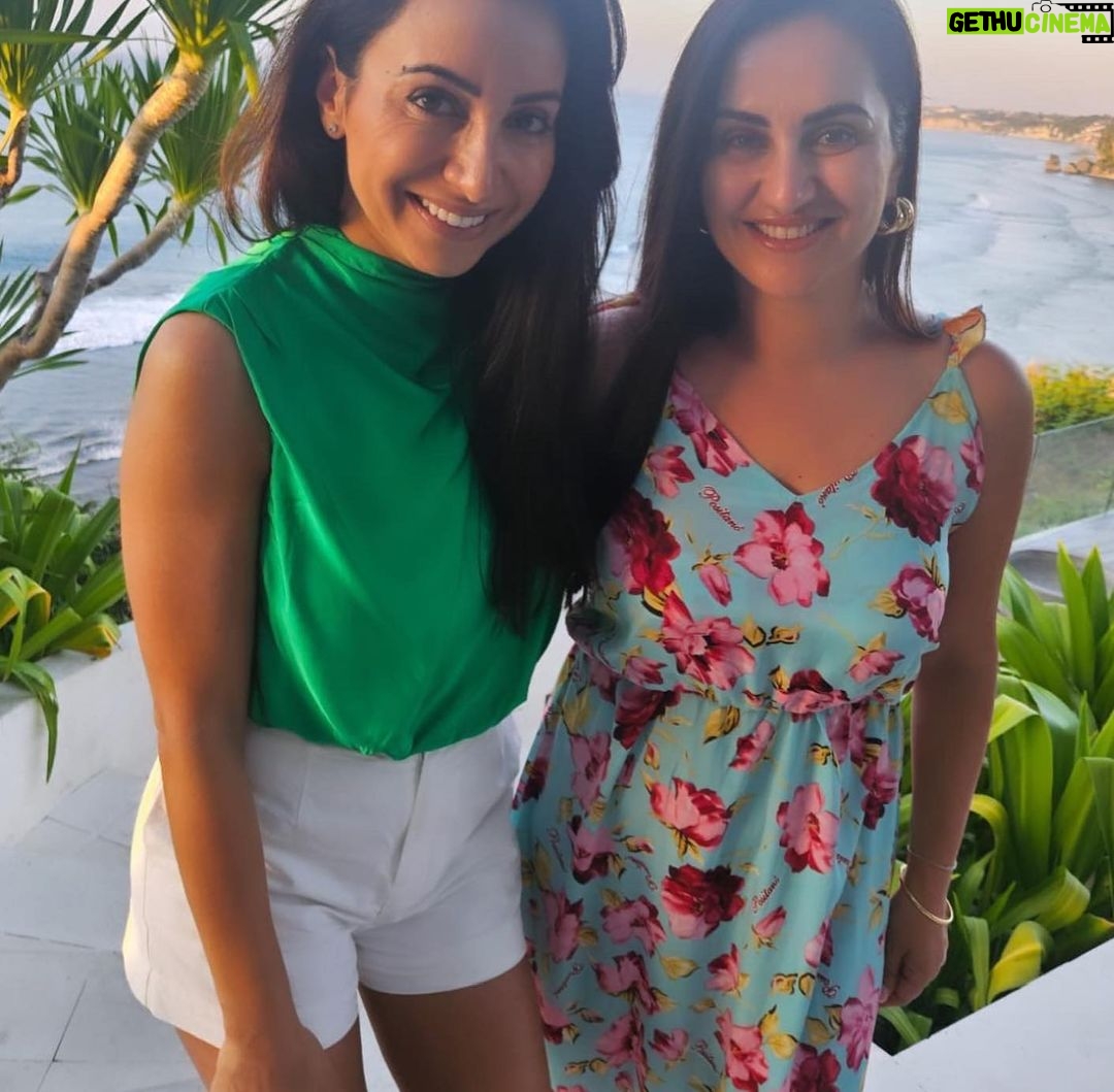 Antoinette Lattouf Instagram - And then there were four! Ulu Cliffhouse